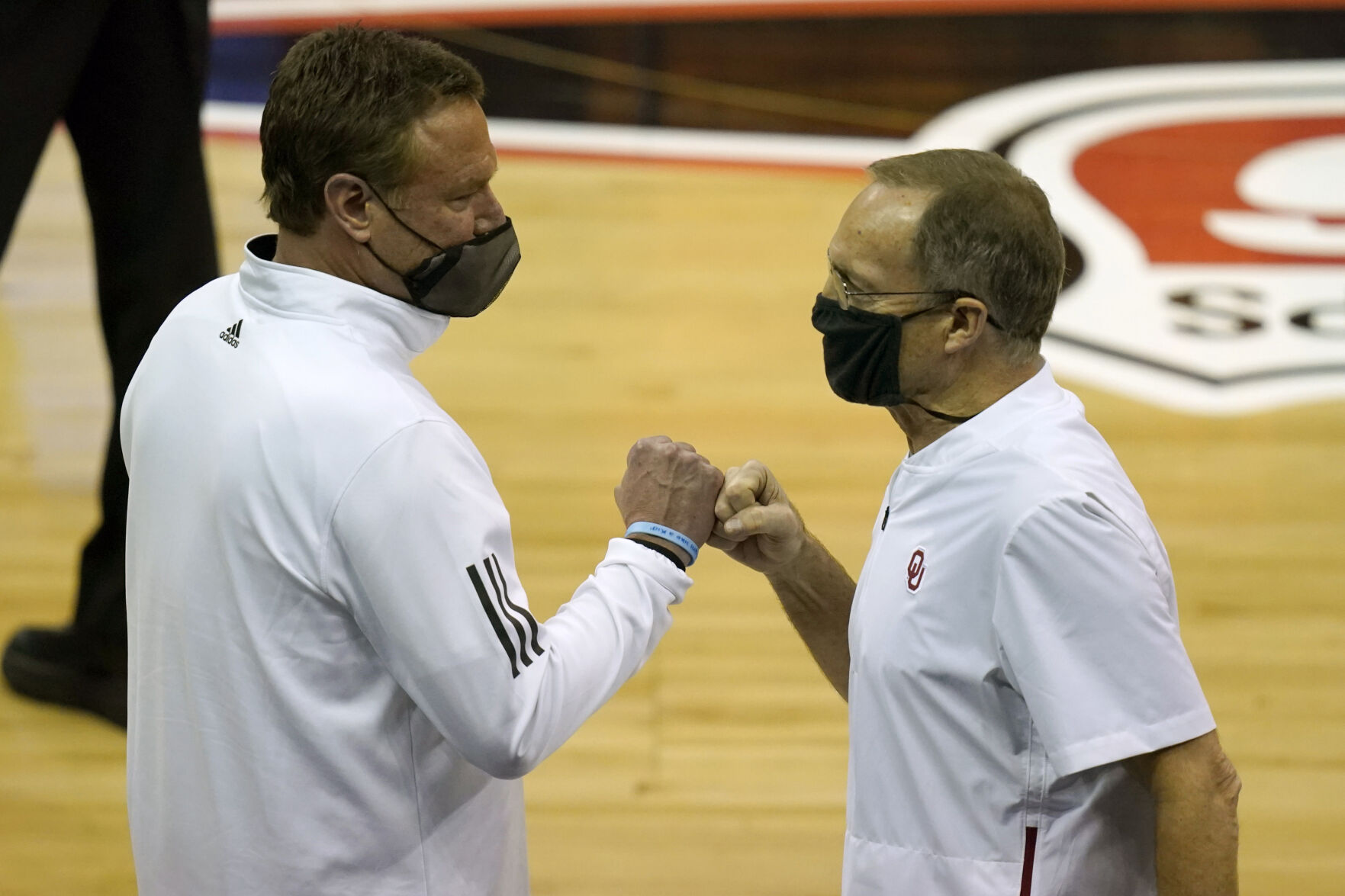 B12 Oklahoma Kansas Basketball
